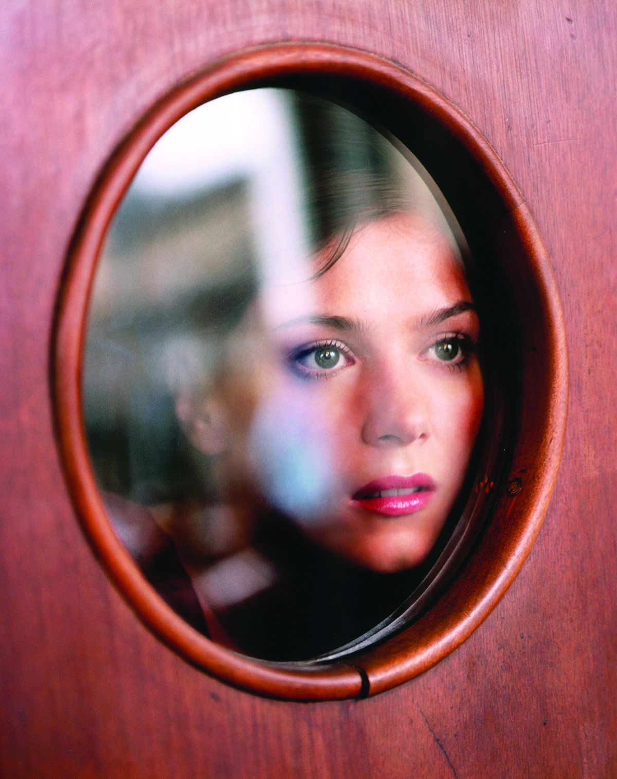 Anna Friel - Window